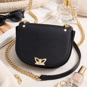 BCBG Generation Black Saddle Crossbody Bag Gold Chain Chic Purse